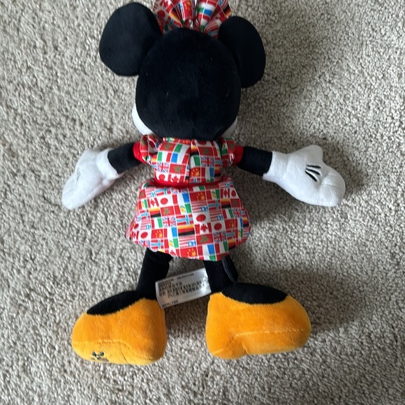 Epcot Minnie Mouse - Picture 2 of 3